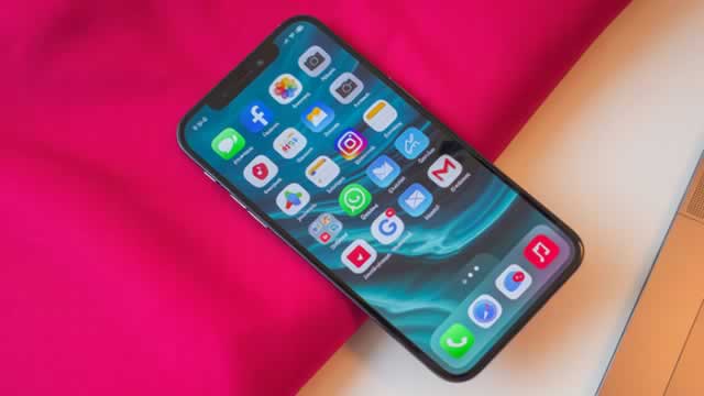メタ(META)、クラウド事業参入で評価引き上げ