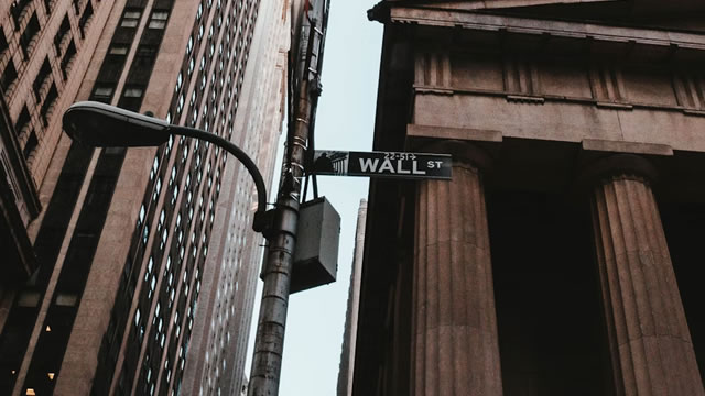 FactSet、株価は割安水準と分析