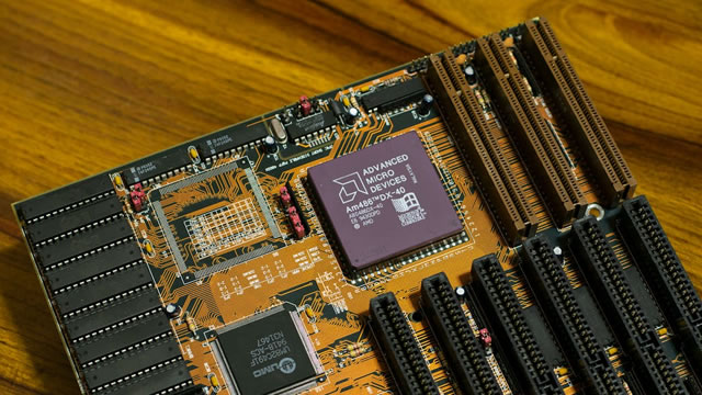 AMD、AI分野でNVIDIAの対抗馬に