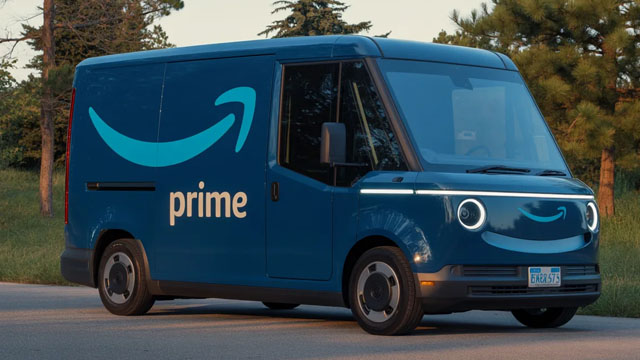 アマゾン貨物機、滑走路超過で墜落