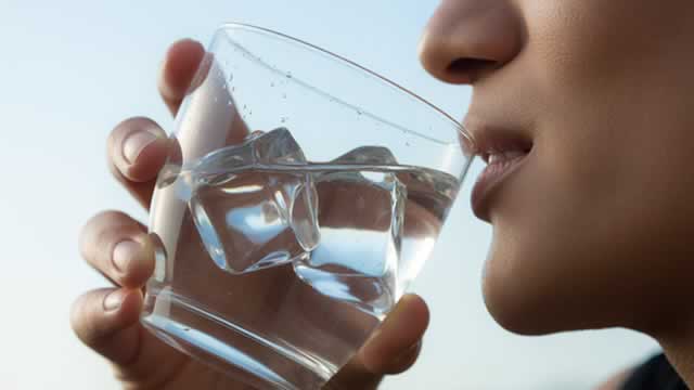 David Einhorn Bets on Bottled Water, Another Hedge Fund Manager Says ‘Solid Financial Picture' For Stock